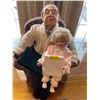 Image 2 : Grandpa With Granddaughter Dolls 10H