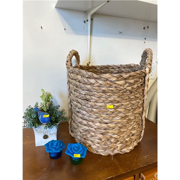 Weaved Basket With Handles & Bathroom Decor 14Lx14Dx16H