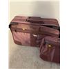 Image 2 : Vintage 3 Piece Pink Luggage Set
