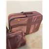 Image 3 : Vintage 3 Piece Pink Luggage Set