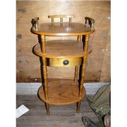 Small antique style night stand (81)