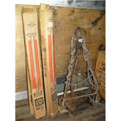 4 jack posts; tow bar for car with chains (81)