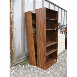 Lot of 2 book cases (81)