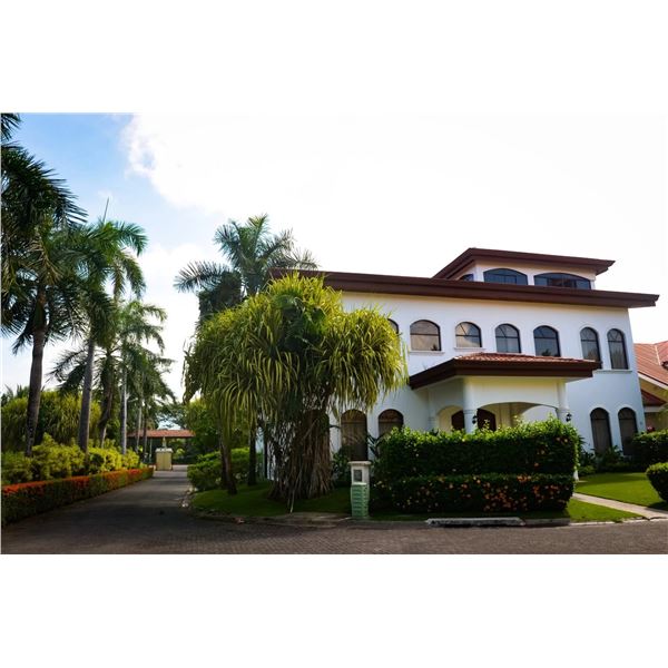 Dream Vacation in Costa Rica or Panama in Your own Private Villa for 8 people for 7 days & 6 Nights