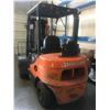 Image 2 : *LD* DOOSAN 33 PRO5 DIESEL POWERED FORKLIFT (5395 HRS.)-2 STAGE MAST/4 HYDRAULIC CONTROLS