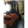 Image 3 : *LD* DOOSAN 33 PRO5 DIESEL POWERED FORKLIFT (5395 HRS.)-2 STAGE MAST/4 HYDRAULIC CONTROLS