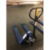 Image 2 : *LD* ULINE H-7504 INDUSTRIAL PALLET TRUCK 5500 LBS CAPACITY (BLUE)