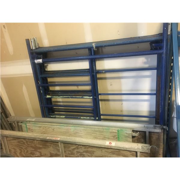 LARGE GROUP OF PAINTERS PLATFORM SCAFFOLDING