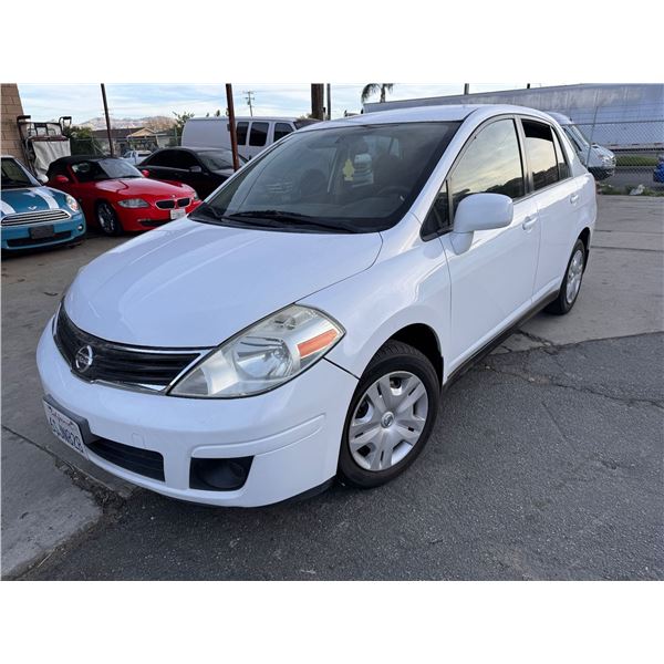 2011 Nissan Versa - CLEAN/ 120,937 MI