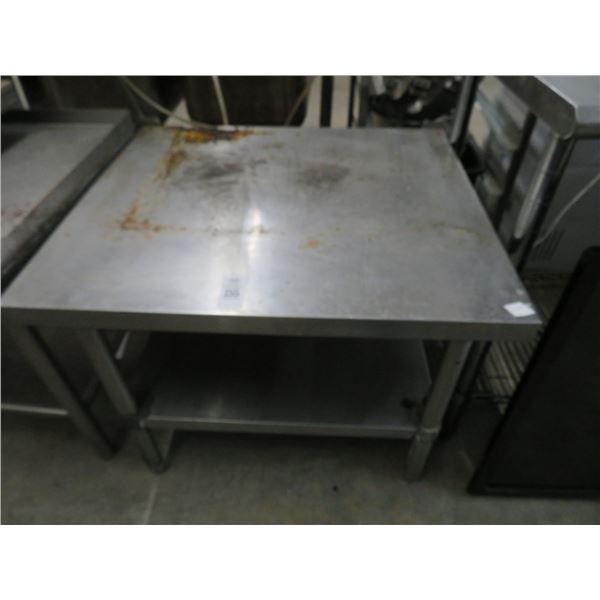 S/S Equipment Stand w/Shelves - 24 x 30