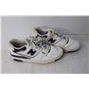 Image 5 : Women's New Balance Sneakers Size 9 and Socks