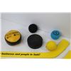 Image 2 : (5) Plastic Hockey Sticks - Toy Pucks & Balls