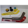 Image 5 : (5) Plastic Hockey Sticks - Toy Pucks & Balls