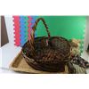 Image 3 : *(6) Foam Mats - Wicker Baskets - Bear Grocery Bag Holder