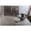 Image 1 : (3) Trays, (2) Bowls