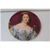 Image 2 : (4) Collector Plates - Gallery of Beautiful Women from Munich