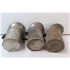 Image 8 : (3) Vintage Metal Oil Pouring Cans - 1 Quart
