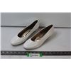 Image 1 : White Women's Dress Shoes - Size 7 - Like New in Box