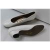 Image 2 : White Women's Dress Shoes - Size 7 - Like New in Box