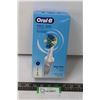 Image 1 : Oral-B Pro 300 Toothbrush - Unopened