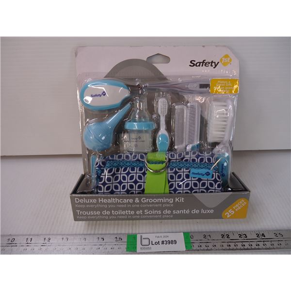 (1) Deluxe Healthcare and Grooming Kit