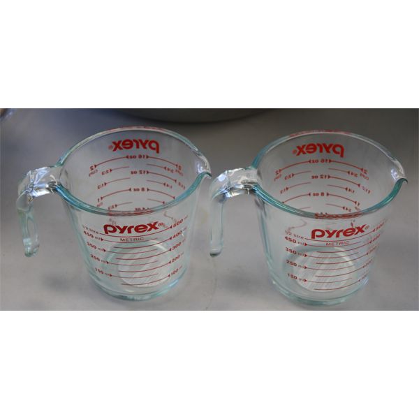 PAIR OF PYREX 1/2L MEASURING CUPS