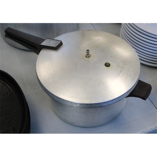 PRESTO PRESSURE COOKER