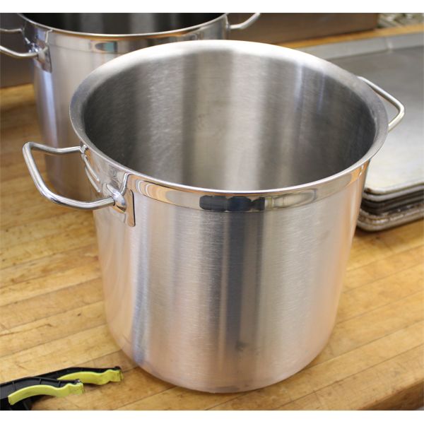 NEW STAINLESS STEEL COOKING POT