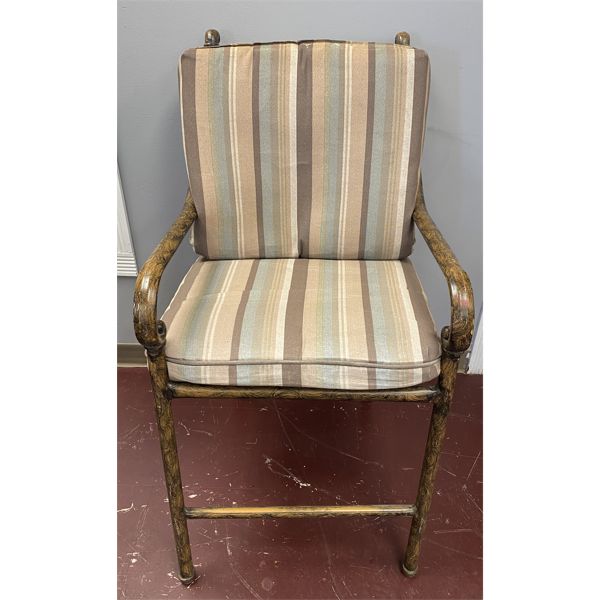 DECORATIVE CHAIR WITH CUSHIONS  