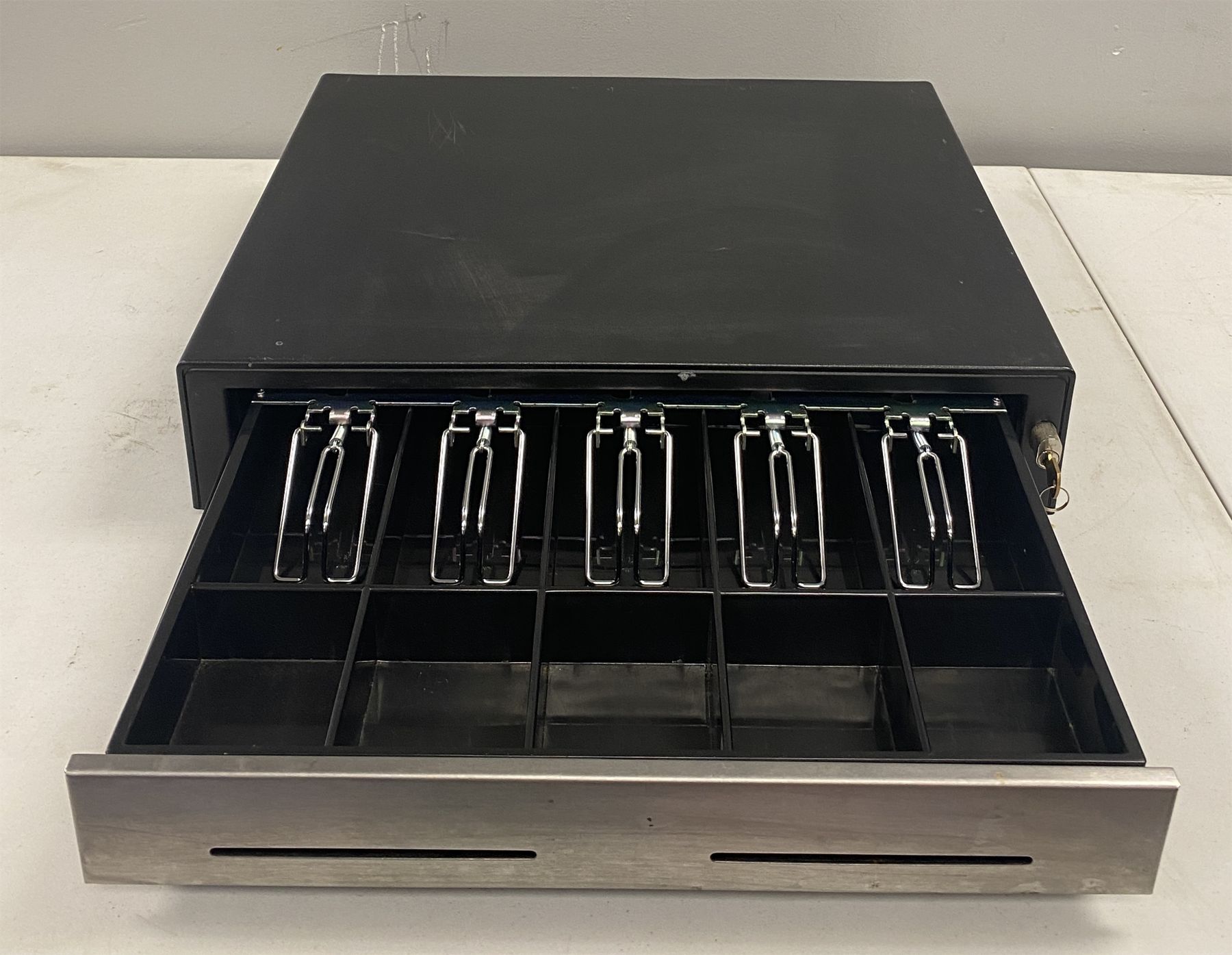 COMMERCIAL CASH DRAWER WITH KEY