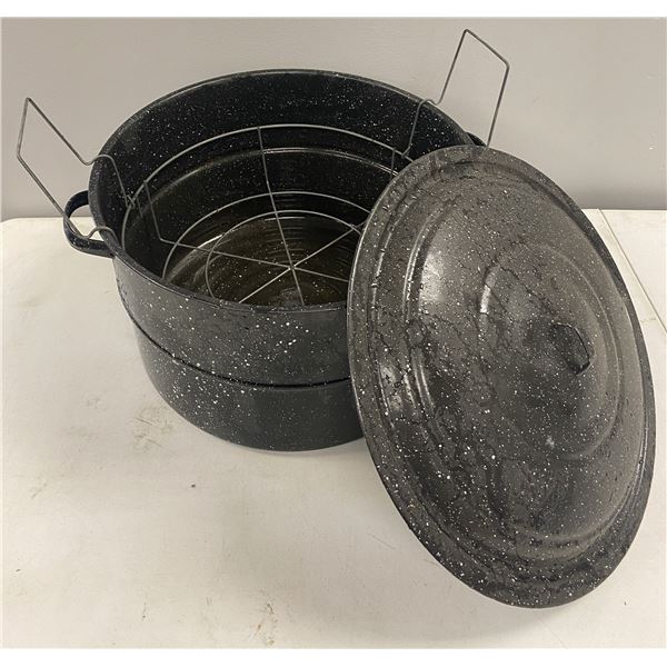 LARGE POT WITH WIRE INSERT
