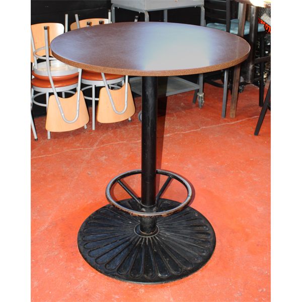 ROUND RAISED INDOOR / OUTDOOR TABLE