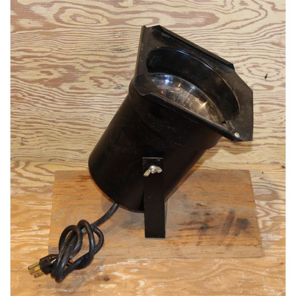 MOUNTING STAGE LIGHT