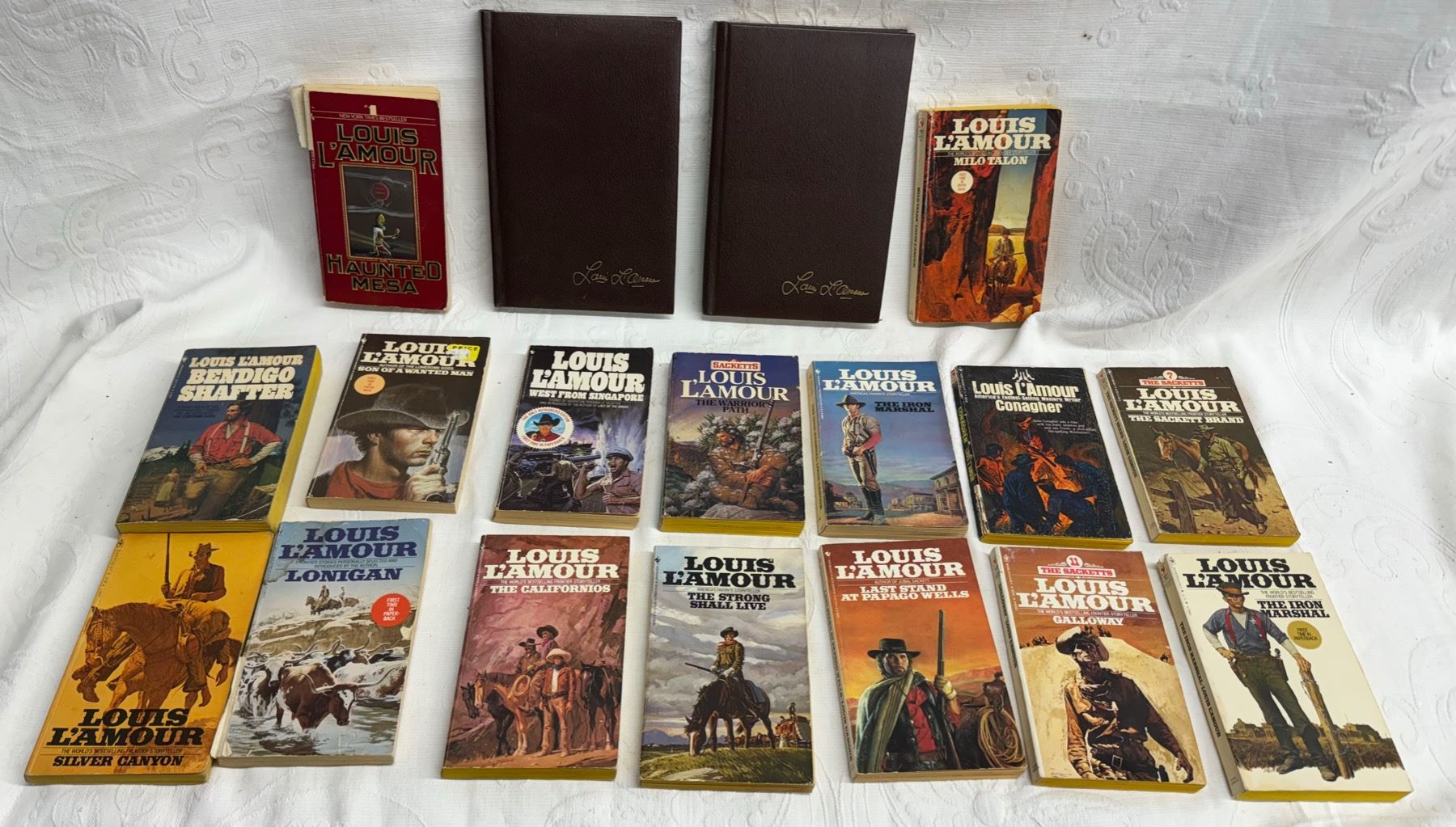 LOUIS L'AMOUR BOOK LOT - Cornerbids