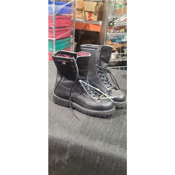 SIZE 7 MENS DARNER, THINSULATE/GORTEX/VIBRAM BOOTS - NEW - RETAILS AT $309.99