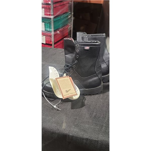 SIZE 6 1/2 MENS DARNER, THINSULATE/GORTEX/VIBRAM BOOTS - NEW - RETAILS AT $309.99