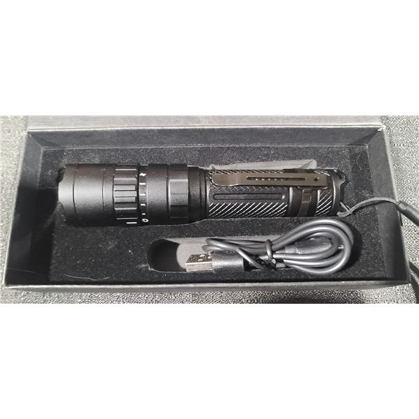 1,000 LUMEN MULTI FUNCTION LIGHTING COMES WITH RECHARGABLE LITHIUM 18650 10,000MAH BATTERY - HAS TOP