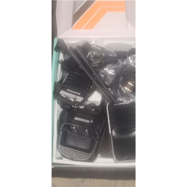 PROFESSIONAL FM TRANSCEIVER PORTABLE 2 WAY RADIO