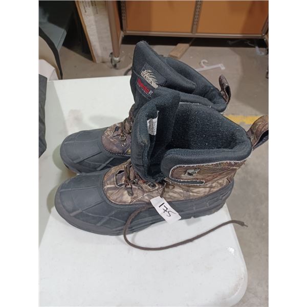 ITASCA SIZE 12 WINTER BOOTS. DISPLAY BOOTS NEVER ACTUALLY USED