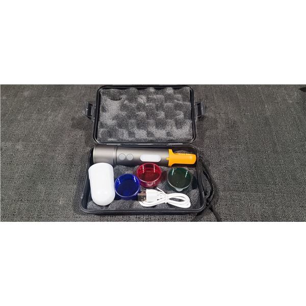 NEW ULTRA BRIGHT CREE LED FLASHLIGHT RECHARGABLE IN PLASTIC CASE