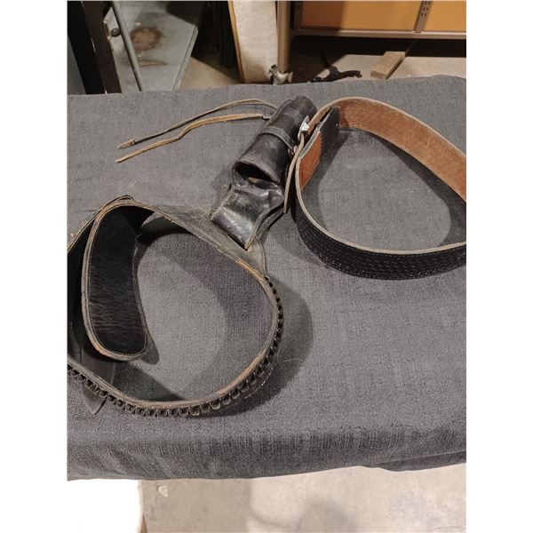 WIDE LEATHER AMMO BELT SIZE 34 AMMO BELT FITS 38/45 AND 2 LEATHER BELTS