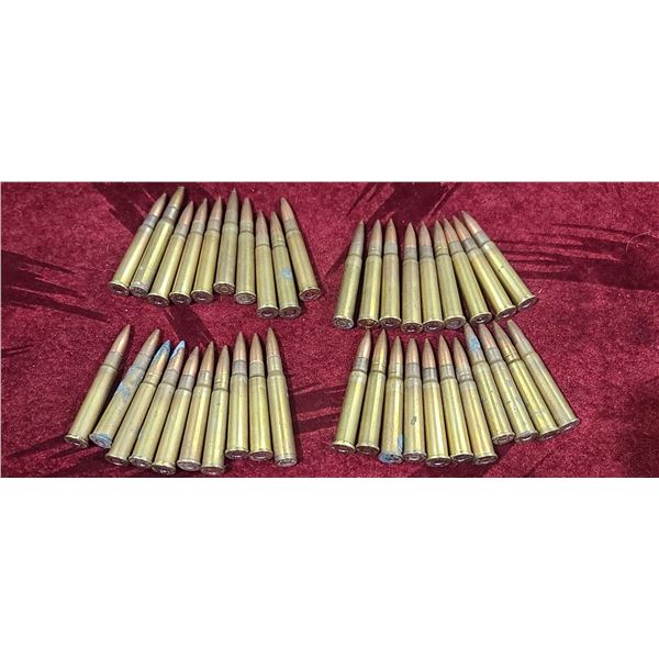 40 ROUNDS OF BALL .303 BRITISH MIXED: D.C.CO .303, DI - 2  1943 AND DA45VII