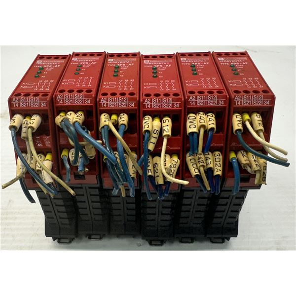 Lot of (6) Schneider Electric #XPSAF5130 Safety Relays