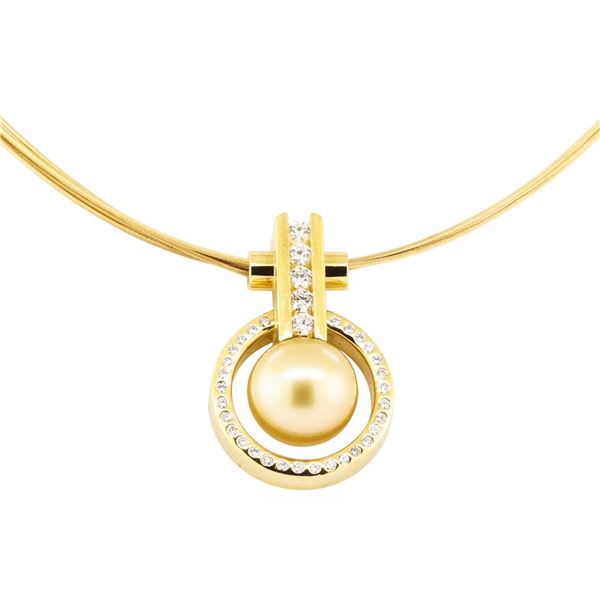 0.61 ctw Diamond and Pearl Pendant And Chain - 18KT Yellow Gold