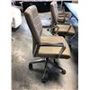 Image 2 : GLOBAL TAN MID-BACK EXECUTIVE CHAIR