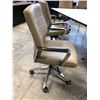Image 2 : GLOBAL TAN MID-BACK EXECUTIVE CHAIR