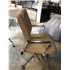 Image 2 : GLOBAL TAN MID-BACK EXECUTIVE CHAIR