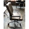 Image 2 : GLOBAL TAN MID-BACK EXECUTIVE CHAIR