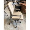 Image 2 : GLOBAL TAN MID-BACK EXECUTIVE CHAIR