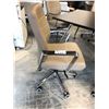 Image 2 : GLOBAL TAN MID-BACK EXECUTIVE CHAIR